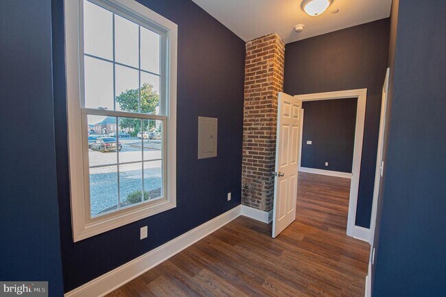 Building Photo - 106 Colonial Ct
