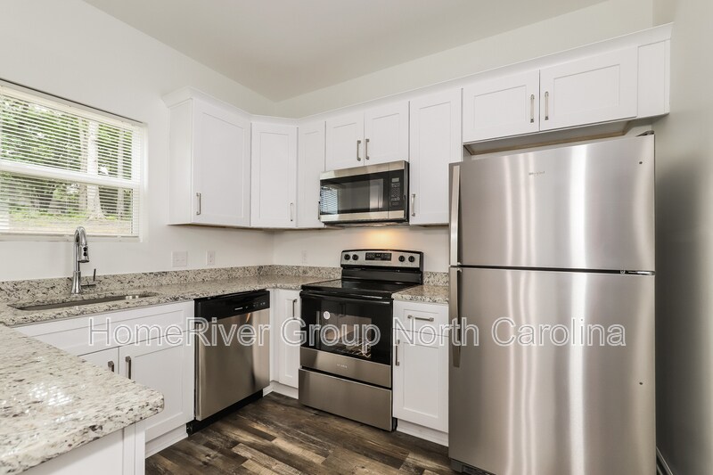 Building Photo - 828 Graylyn Dr