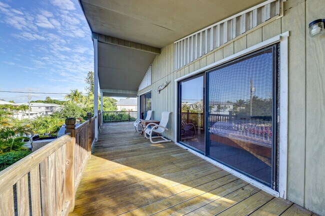 Building Photo - 115 Marina Ave