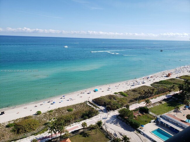 Building Photo - 2555 Collins Ave