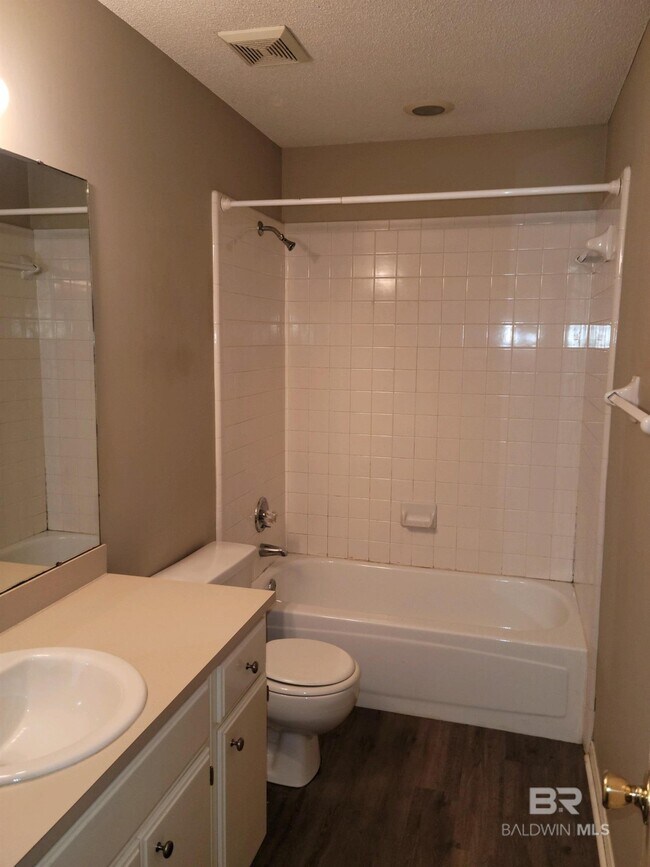 Building Photo - 459 Ridgewood Dr