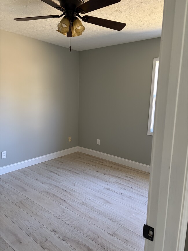 Building Photo - 41 Roberts Ln