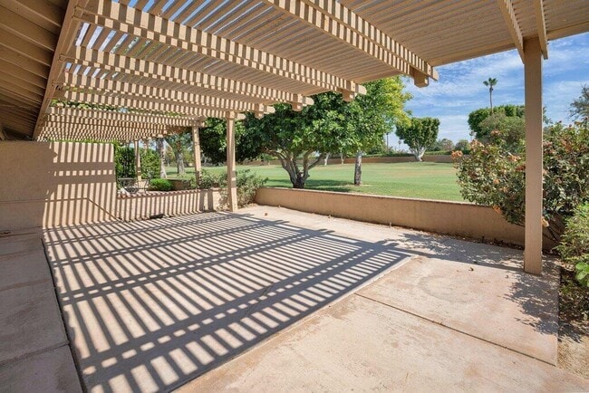 Building Photo - 77623 Woodhaven Dr S