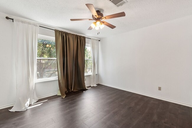 Building Photo - 1305 Cedar Brook Dr