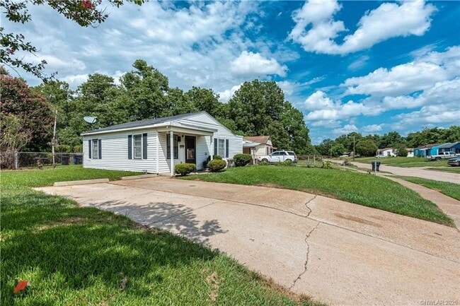 Building Photo - 3530 Pleasant Dr