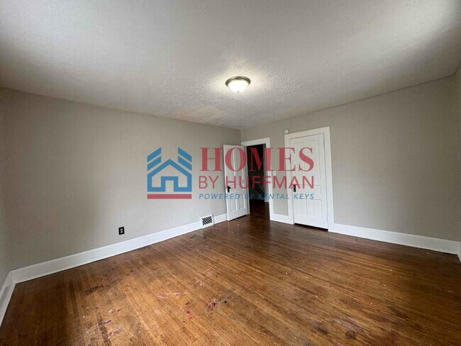 Building Photo - Spacious 3 Bedroom House | Two-Story | Loc...