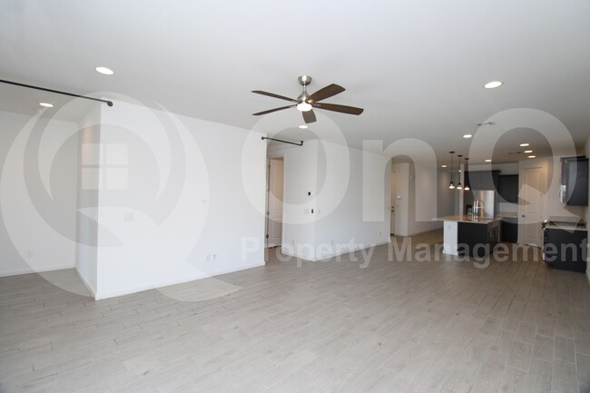 Building Photo - 12581 W Daley Ln