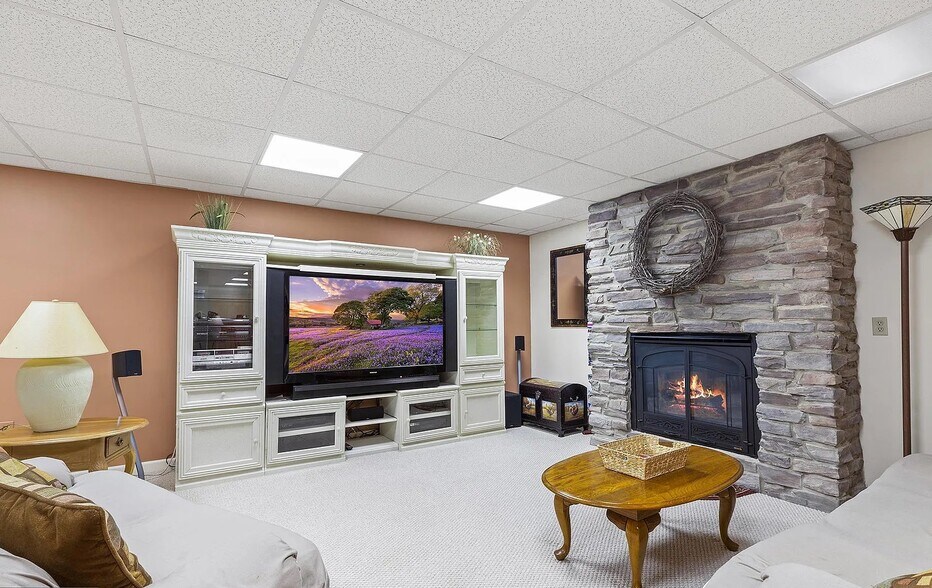 Building Photo - 387 Wheatfield Cir