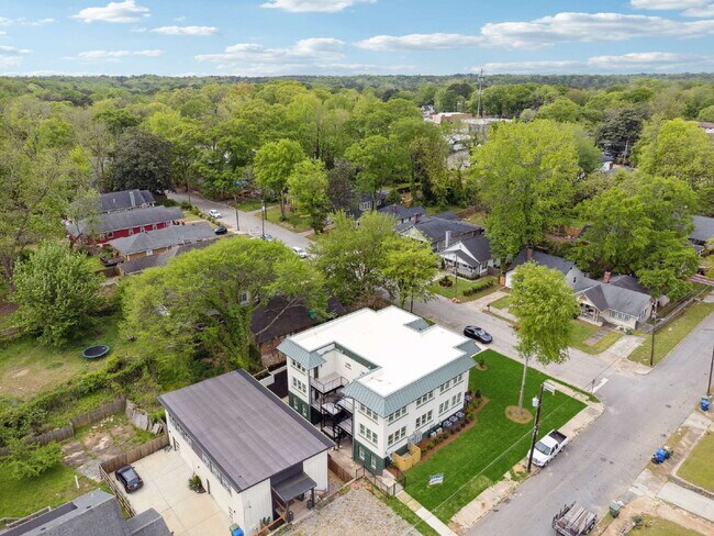 Building Photo - The Biggest & Most Private Apartment in th...