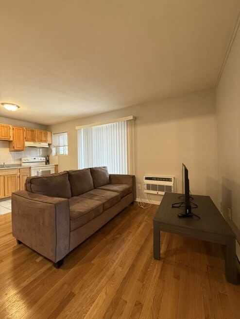 Building Photo - 565 Hyde Park Ave