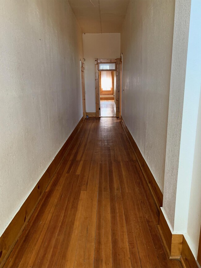 Building Photo - 318 W 17th St