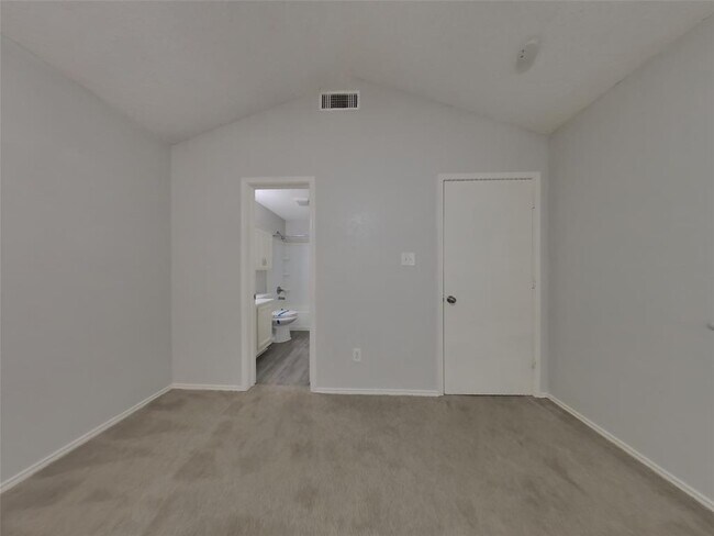 Building Photo - 1201 Hilburn Ct
