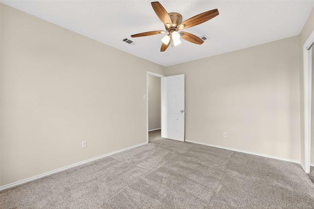 Building Photo - 2124 Newport Dr