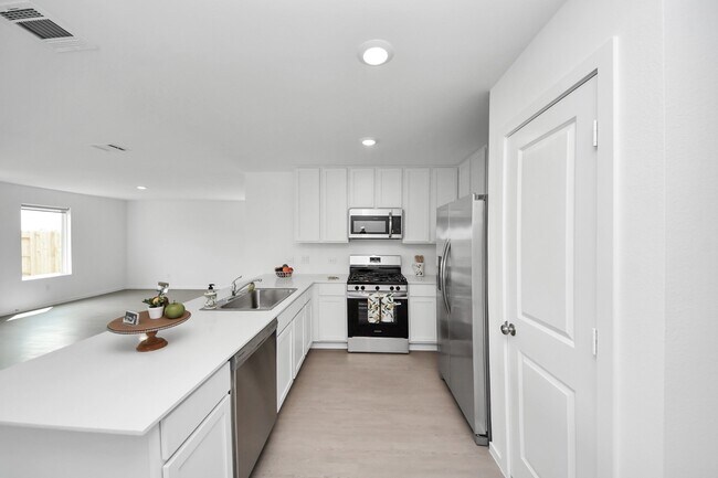 Building Photo - 3012 Sunrise Dr