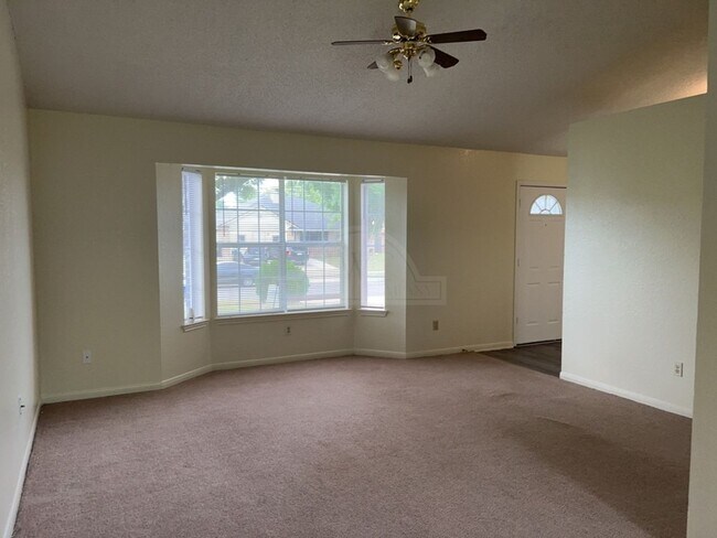 Building Photo - 3804 Water Oak Dr