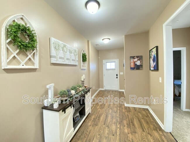 Building Photo - 463 Juno Dr