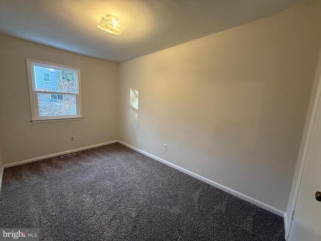 Building Photo - 4 Manchester Ct