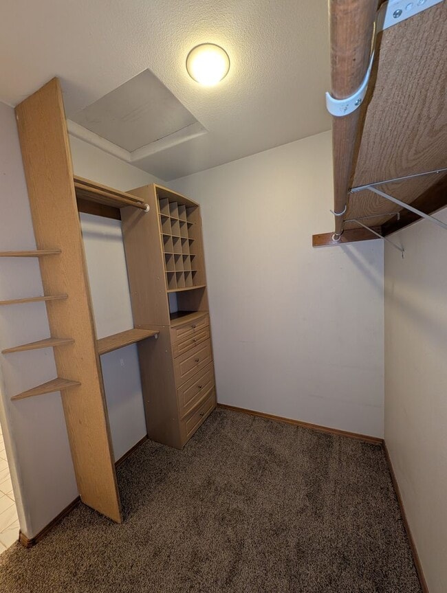 Building Photo - BS01