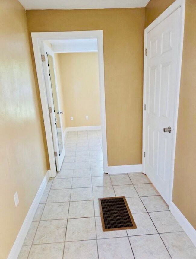 Building Photo - Cozy 2-Bedroom Home for Rent