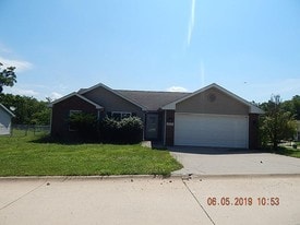 Building Photo - 24493 Tanglewood Rd