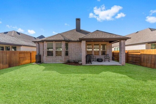 Building Photo - 15823 Bird of Paradise Dr