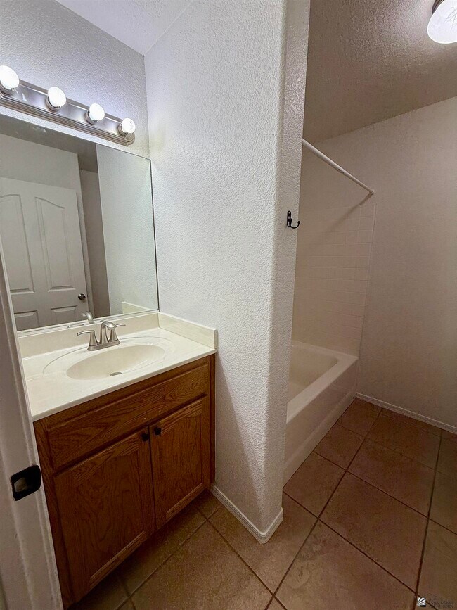 Building Photo - 3108 S Ragen Dr