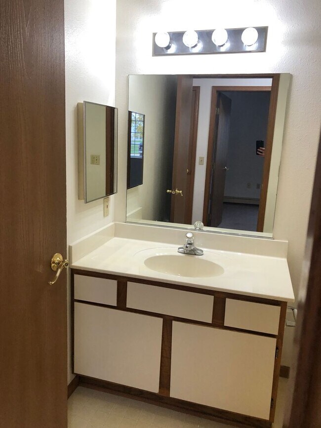 Building Photo - FIRST Months Rent FREE!