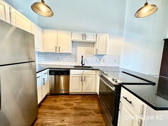 Building Photo - 934 Broadway Blvd