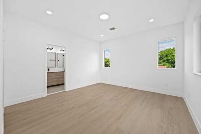 Building Photo - 1355 NW 42nd St