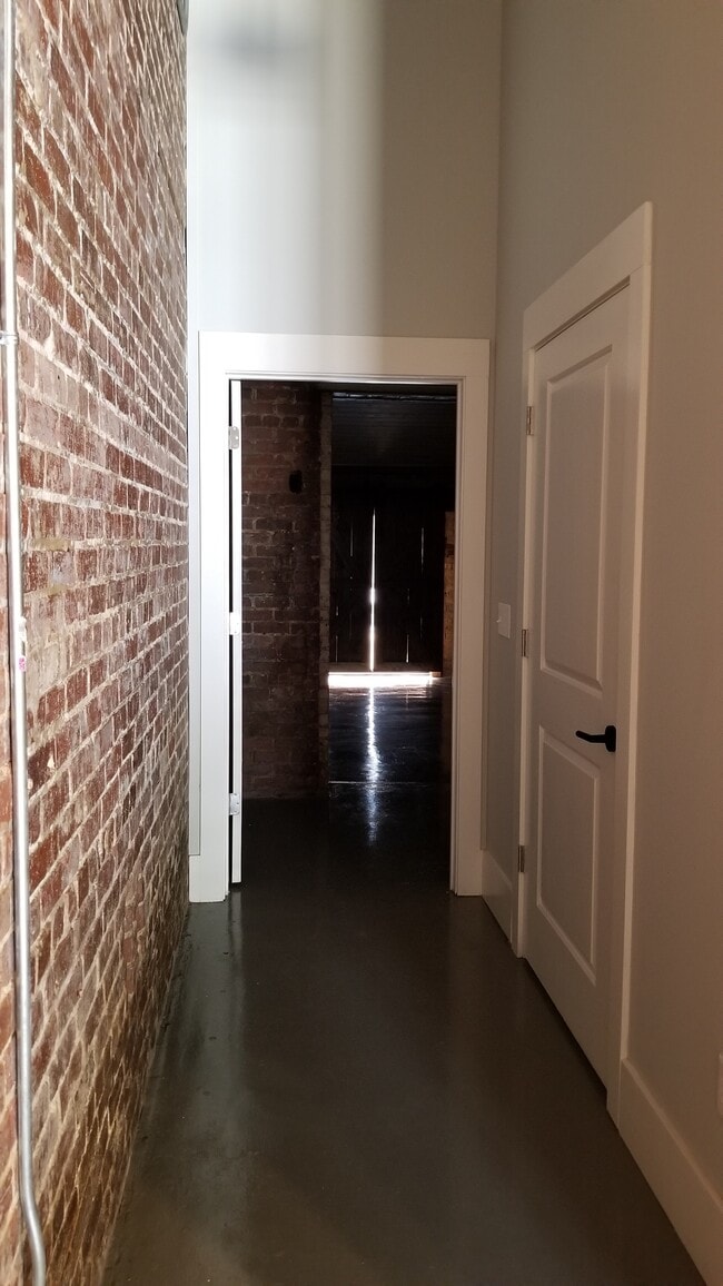 Building Photo - 503 Main St S