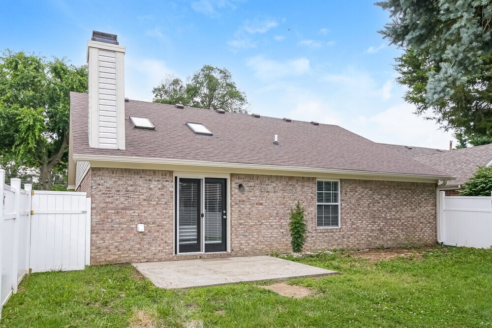 Building Photo - 1108 W Southport Rd