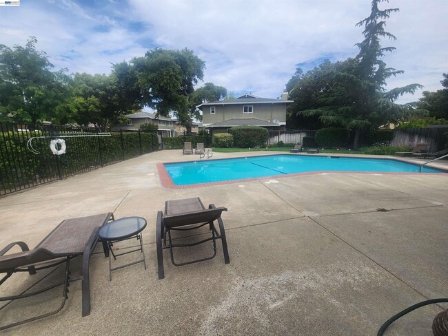 Building Photo - 7596 Silvertree Ln