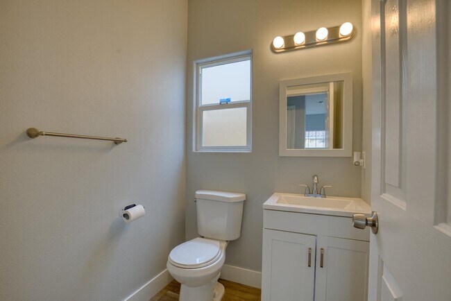 Building Photo - 58 Country Club Cir