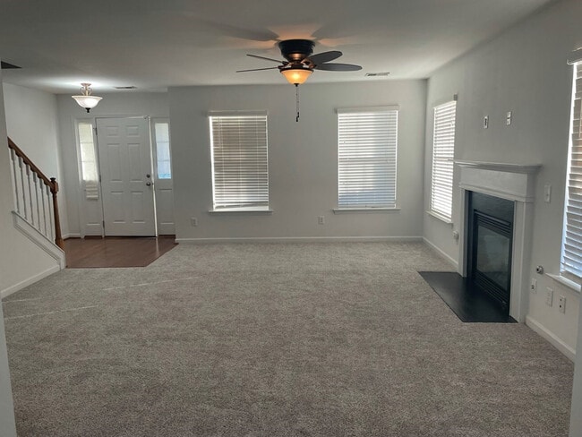 Building Photo - 3215 Lauderdale Ln