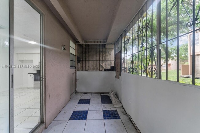 Building Photo - 6011 SW 69th St