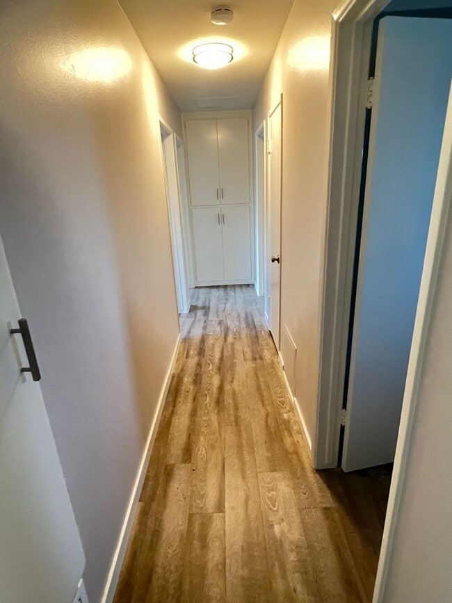 Building Photo - Wonderfully Upgraded 3 Bed 2 Bath Garden G...