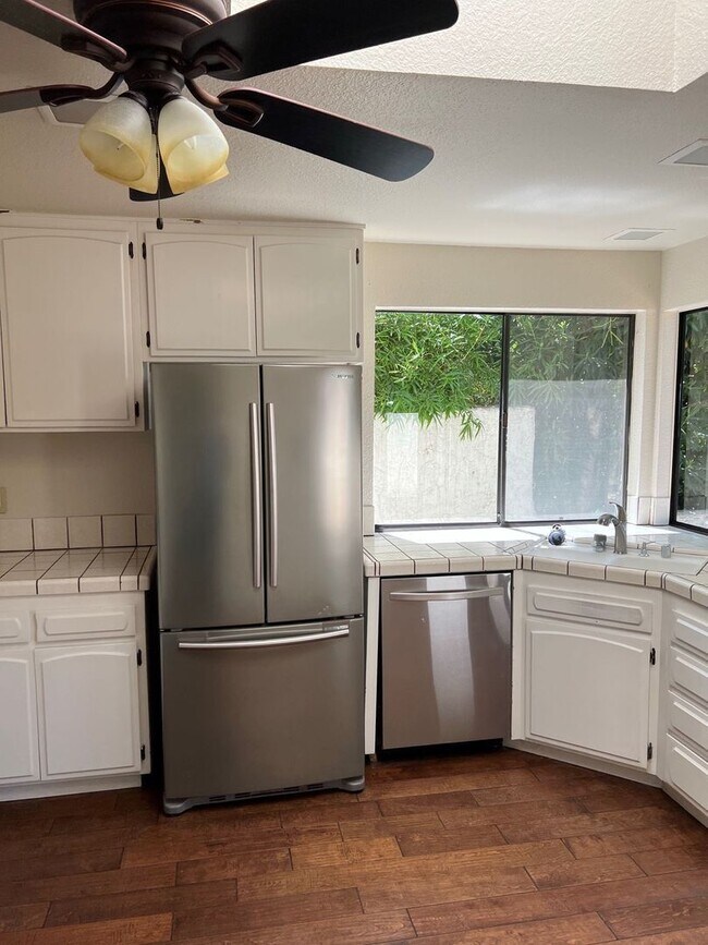 Building Photo - Stunning Views! Lake front 3 bed/2ba Home in Stonegate Community!