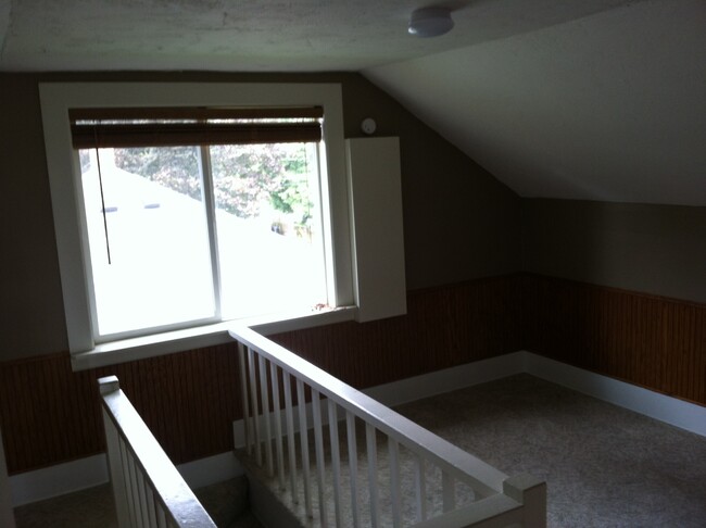 upstairs bonus room - 3218 SE 59th Avenue