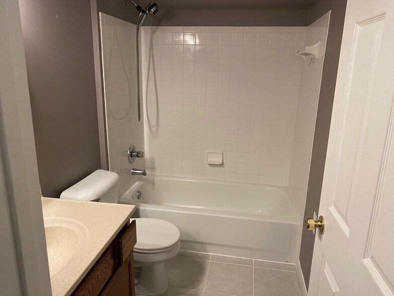 Building Photo - 6729 Meadow Creek Dr