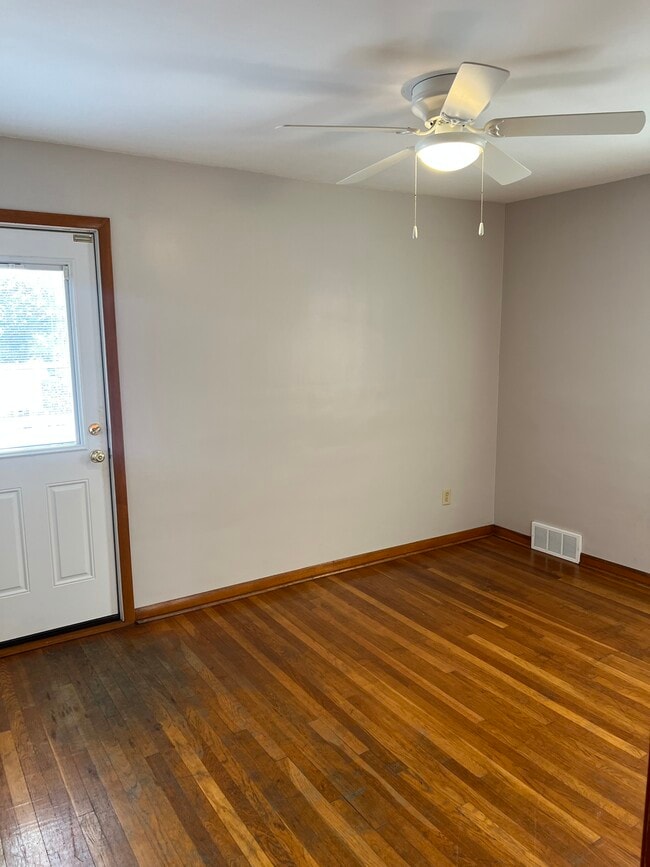 Building Photo - 6125 Ridge Rd.