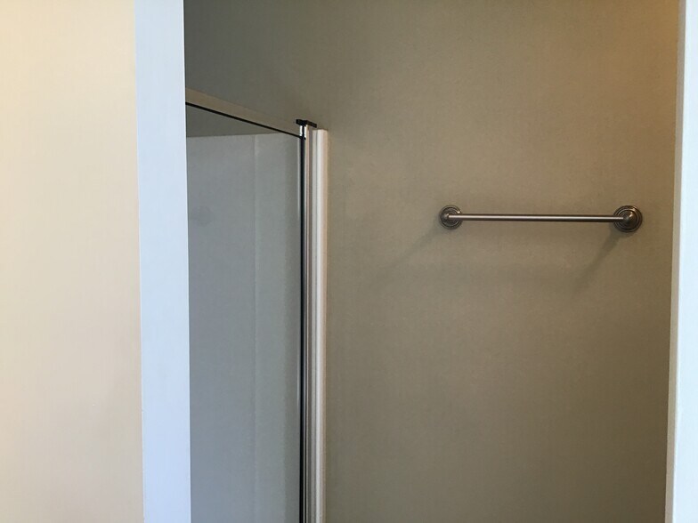 Building Photo - 383 Chadwick Cmns