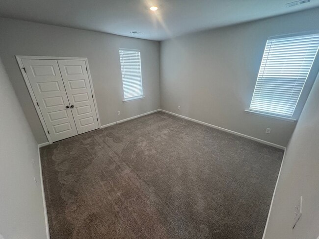 Building Photo - Beautiful Summers Corner 5Bed/4.5Bath