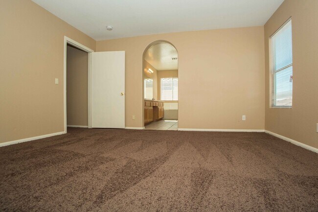 Building Photo - This Delightful Home Won't Last Long, Call...