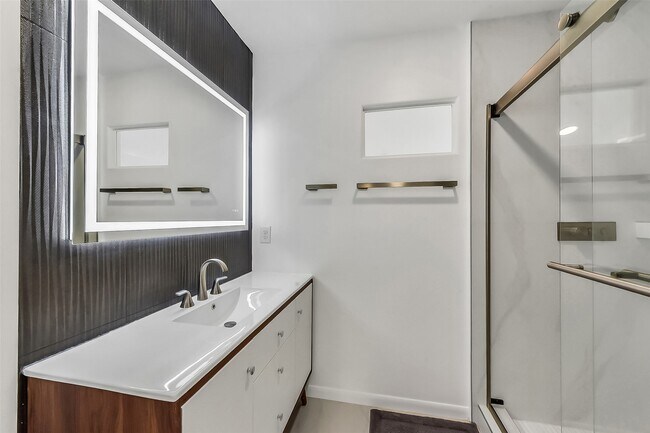 Building Photo - 1813 Crockett St