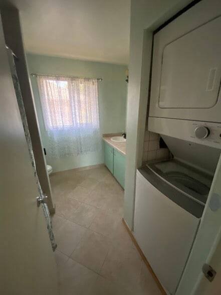 In-Unit Washer/Dryer - 2575 Sheridan Ave