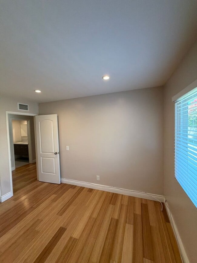 Building Photo - Beautiful 3 Bedroom Home in Avocado Heights