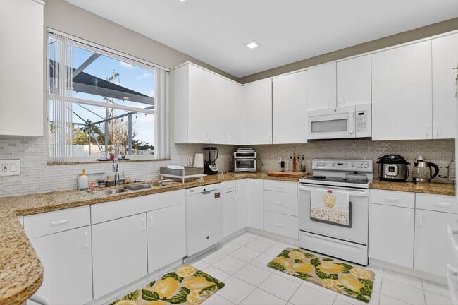 Building Photo - 18280 Coral Isles Dr