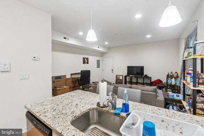 Building Photo - 925 N 20th St