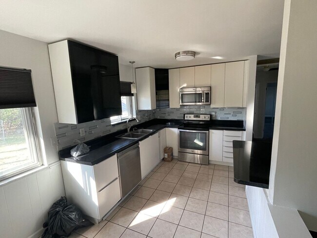 Building Photo - LINDBERGH Schools - Completely Rehabbed 3 BR 2BA Available for rent
