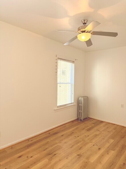 Building Photo - 1539 W 71st St